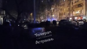 Пожар в Военном городке. Горит «зеленая девятиэтажка». На месте несколько пожарных расчетов и скоры