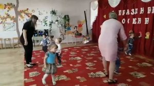 1 младшая. Танец "Колобок"