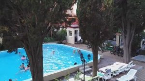 НА БАЛКОНЕ ОТЕЛЯ ГРЕЙС КИПАРИС. ВОКРУГ КРАСОТА. ОТДЫХ В АДЛЕРЕ.