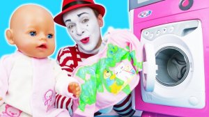 Кукла БЕБИ БОН испачкалась! Стираем одежду для кукол Baby Born! Смешное видео Весёлые игры Как Мама