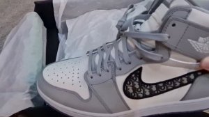 Air Jordan Retro High "DIOR" unboxing