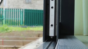 Раздвижное остекление из теплого алюминия