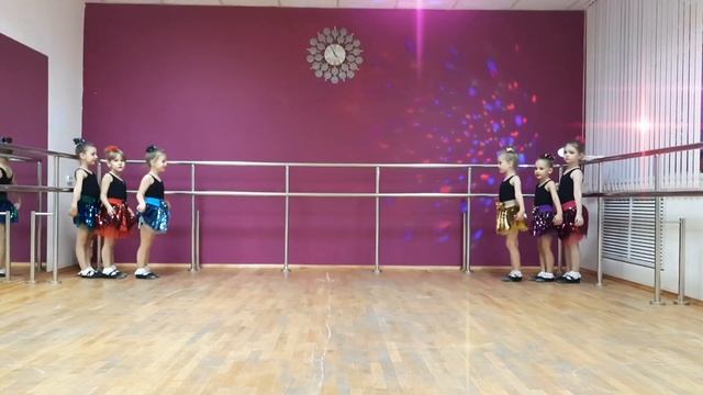 Ансамбль танца «Жемчужина Дона» РДК "Вёшенский" поздравляет с Днём дошкольного работника! смотреть онлайн