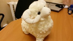 Мягкая игрушка поющая Овечка. Символ 2015 года