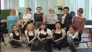 Создаём креативные причёски на базе обычного плетения косы «колосок». Мастер класс