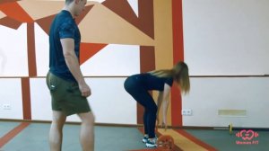 Как поднимать штангу с пола и сохранить спину здоровой? Фитнес для женщин. Москва