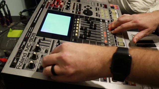 WRKR_ MC-909 jam 11-23-2022 #909 #roland #synth #electronicmusic #synthwave #synthesizer смотреть онлайн