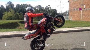 ¿Como hacer un Wheelie? (Tutorial Stunt Parte 1) - Andres Villa 747