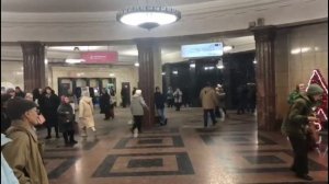 Ансамбль в переходе на станции метро Курская | Как хорошо поют!