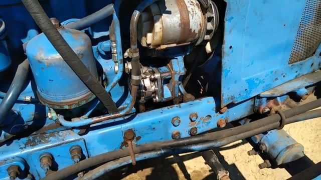 Трактор МТЗ 80. Увеличение уровня масла в двигателе. смотреть онлайн