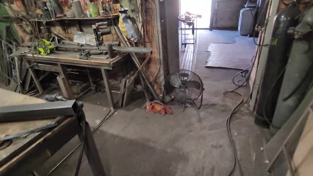 Из мастерской видео не о чём. Перила, стеллаж, цветочницы, краска, планы. смотреть онлайн