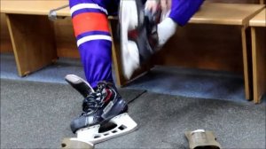 С чего начинает одеваться хоккеист?!