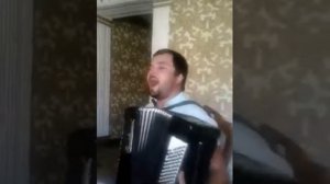 Цыган очень красиво поёт