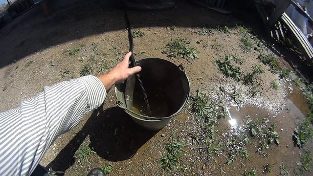 Откачка воды из подвала самодельным мининасосом. смотреть онлайн