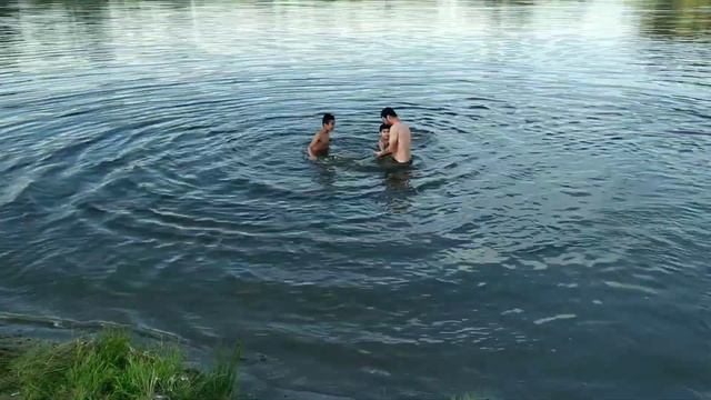 В озере , купаться!!!! смотреть онлайн
