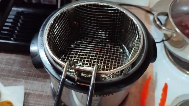 Жарим нагетсы в фритюрнице Kitfort KT-2009 смотреть онлайн