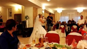 доча подарила песню отцу на свадьбе)))