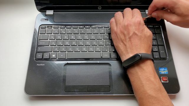 Как заменить клавиатуру на ноутбуке HP 15-E061SR смотреть онлайн