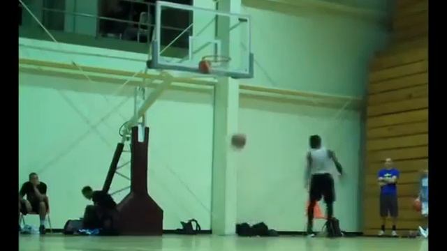 Issac White aka Sir Issac - Highest Jumper In The World! (55inch Vert. 5'10) смотреть онлайн