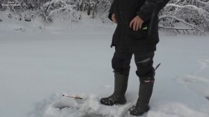 Рыбалка на ХАРИУСА! Ловля хариуса зимой 2021 на таёжной реке. Рыбалка в Коми.Чуть не утащил удочку.