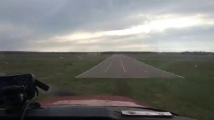 В Татарстане самолёт при посадке чуть не врезался в автомобиль на посадочной полосе