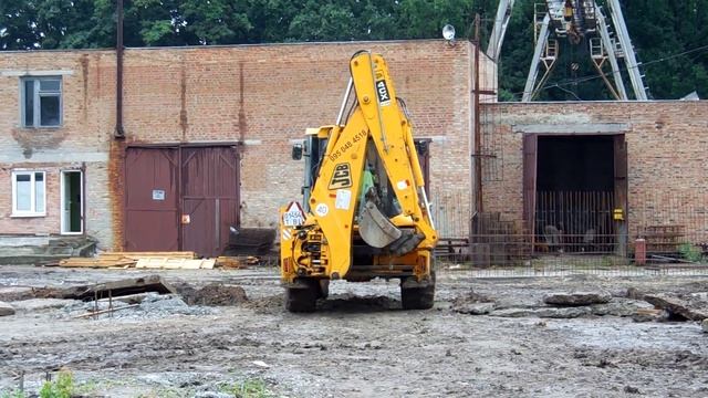 JCB 4 CX, засыпка фундамента смотреть онлайн