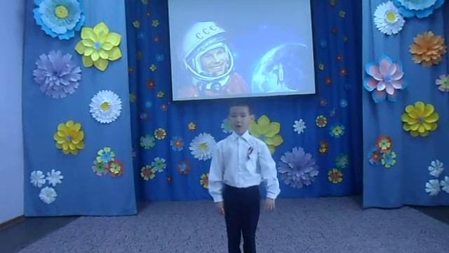 Рустам Турдубаев, 7 лет. ЗНАЕТЕ, КАКИМ ОН ПАРНЕМ БЫЛ (слова Н. Добронравова, музыка А. Пахмутовой) смотреть онлайн