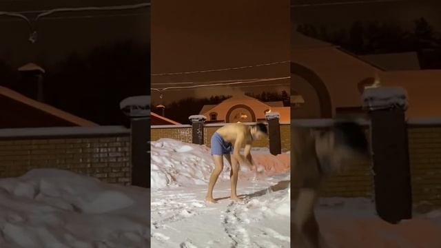 Умывание снегом босиком смотреть онлайн