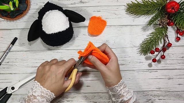 Пингвинёнок малютка из носка. Сшейте пингвина своими руками. Мастер класс. DIY смотреть онлайн