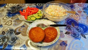 ВЛОГ Готовлю салат из ПЕКИНСКОЙ (КИТАЙСКОЙ) капусты / Мой правильный обед! Всем советую!