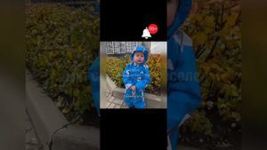 Милый малыш рассказывает стих о Папе)