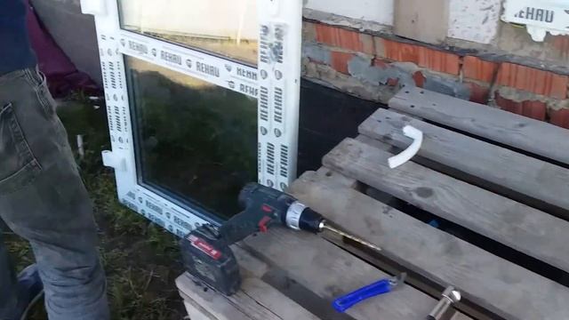 Вставляем дверь на веранду