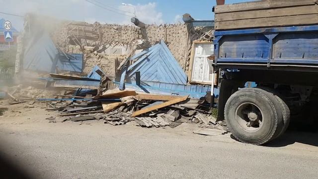 Погрузчик ЛОМАЕТ ДОМ смотреть онлайн