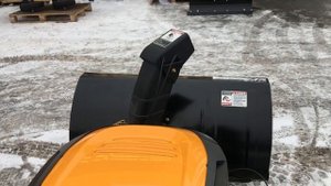 Уборка снега мини трактором Cub Cadet LT2.mp4