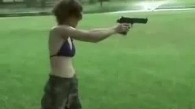 Дали дуре пистолет смотреть онлайн