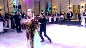 #MUSIC Русский парень поет на уйгурском, русская девушка танцует уйгурский танец