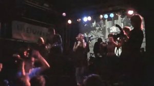 Краснознаменная Дивизия Имени Моей Бабушки - Девочка, наступившая на хлеб