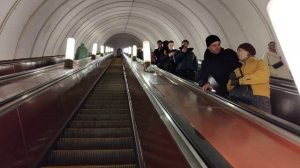 Эскалаторы со станции метро  'Авиамоторная' - на подъём с платформы в подземный вестибюль #metro