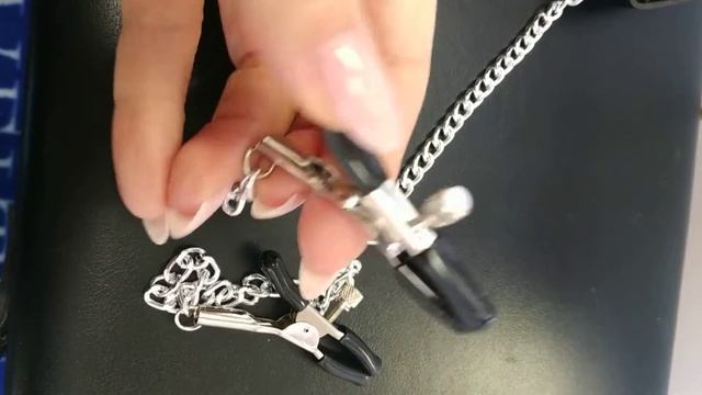Кожаный кляп с зажимами на соски. смотреть онлайн