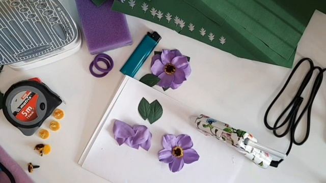 МК для начинающих. Простые цветочки из фоамирана с пушистой серединкой. MK for beginners.