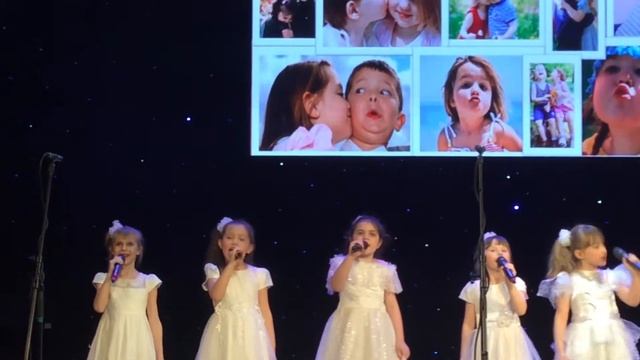 Вокальный ансамбль "Карусель"/ Эстрадное пение/ "А он мне нравится"/ г. Тобольск/ 11.05.2018 смотреть онлайн