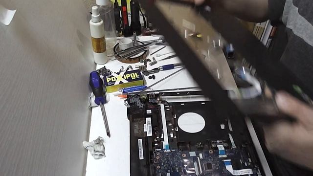 ХИТРЫЙ ремонт крепления петель Ноутбука. Проверенный и Очень Надёжный Способ !!! смотреть онлайн