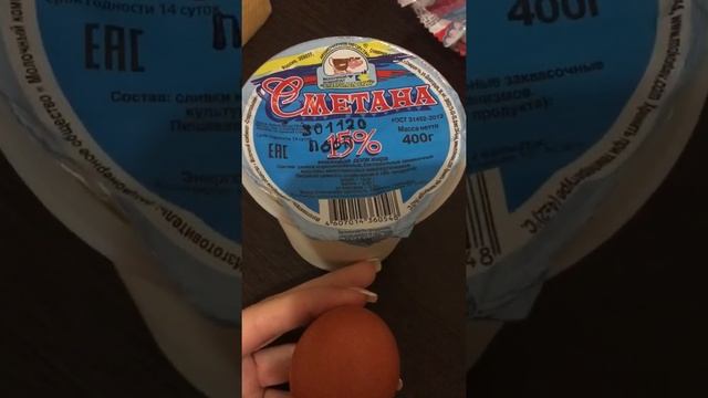 Как приготовить пышные оладушки при помощи залежавшейся сметаны в холодильнике? Совет повара
