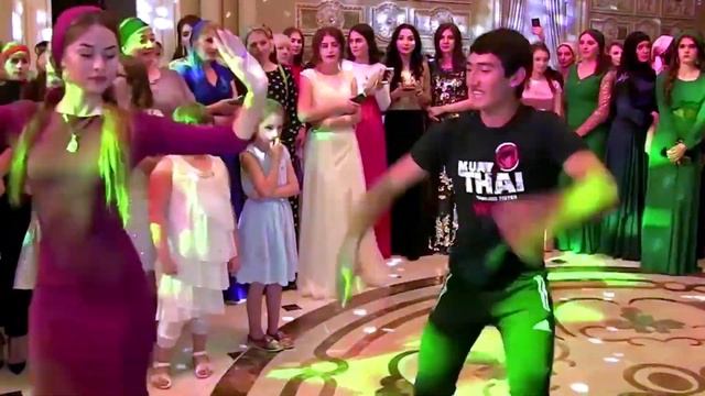 Хоза ловзарш. Чеченские свадьбы 2023. Танцы, лезгинка. смотреть онлайн