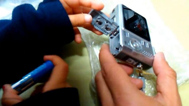 Aprendemos a colocar las pilas en la cámara con 6 años en el proyecto Capturando Emociones. смотреть онлайн