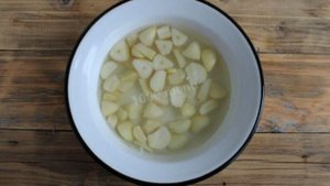 Соленый чеснок
