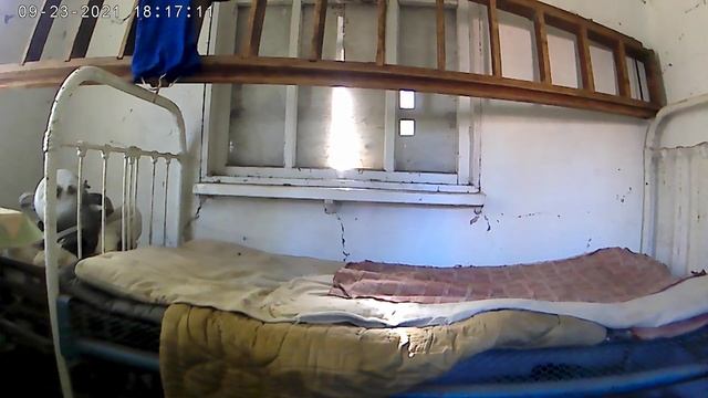 Наиценейшая железная кровать на даче. Которую украть не смогли смотреть онлайн