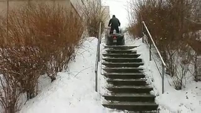 Yamaha Grizzly 700 -po schodech.2 смотреть онлайн