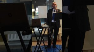 Саша поёт "Май Вей"