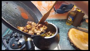 Картошка тушеная со свининой в казане в домашних условиях.